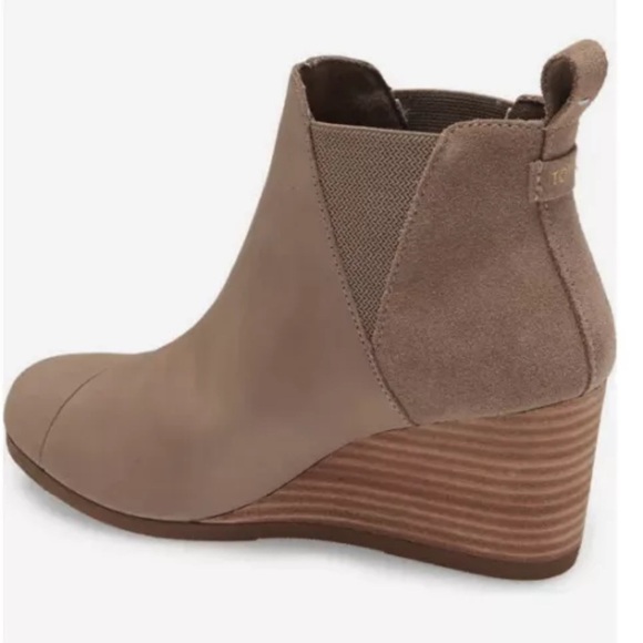 Toms Kelsey Chelsea Slip-on Leather/Elastic Wedge Boot - Picture 2 of 9